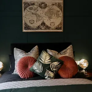 Boutique 5 Bed On Birdwell Road - Free Parking Guest house