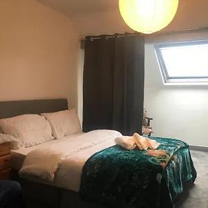 The Skipton - The Hideaway Guest house