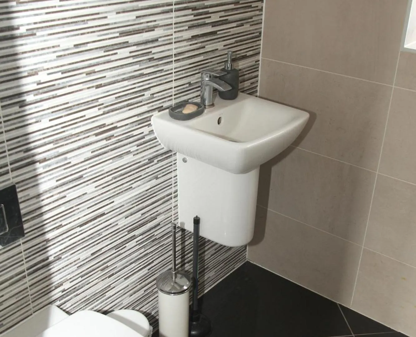Guest house Spacious King Size Room Detached House Free Wifi Free Parking Sheffield United Kingdom