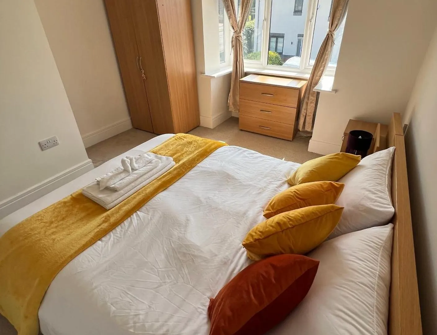 Spacious King Size Room Detached House Free Wifi Free Parking Sheffield